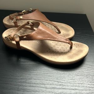 Vionic sandals 7W